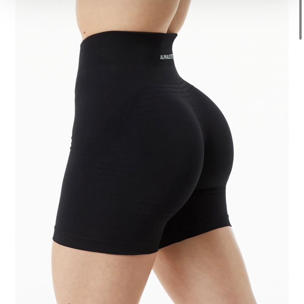 Alphalete Ozone Shorts in Black (M)